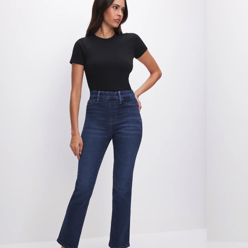 Good American // POWER STRETCH PULL-ON STRAIGHT JEANS